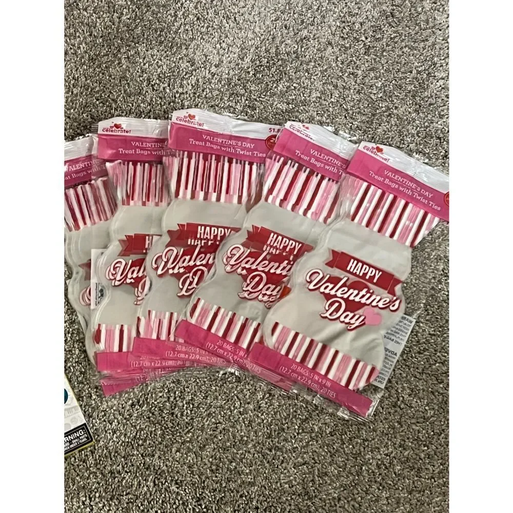 Illumination Minions Googly Eye Sticker Valentines with Treat Bags